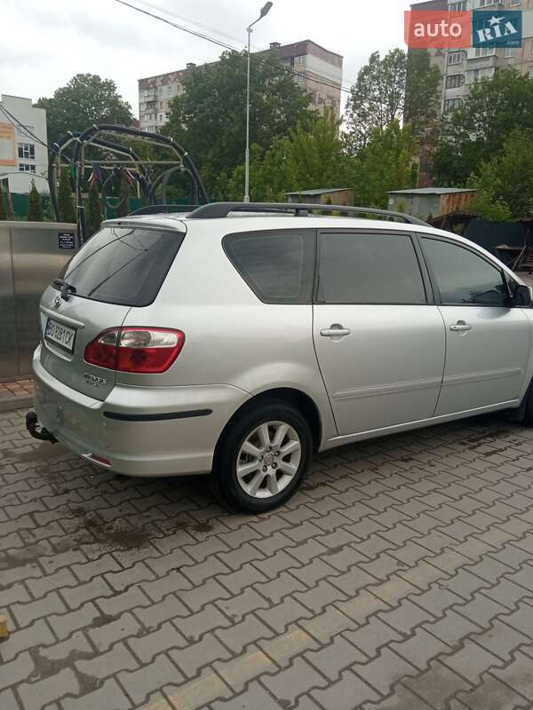Мінівен Toyota Avensis 2005 в Тернополі