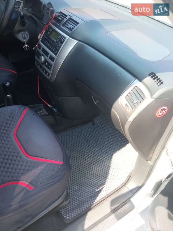 Мінівен Toyota Avensis 2005 в Тернополі