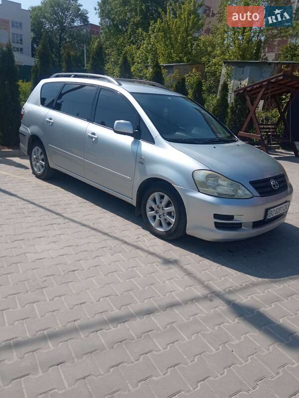 Мінівен Toyota Avensis 2005 в Тернополі