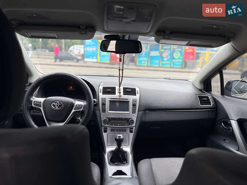 Седан Toyota Avensis 2012 в Києві
