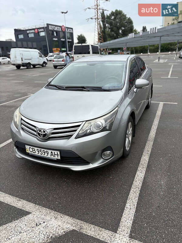 Седан Toyota Avensis 2012 в Києві