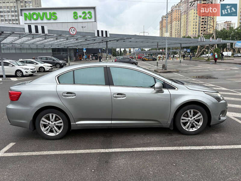 Седан Toyota Avensis 2012 в Києві