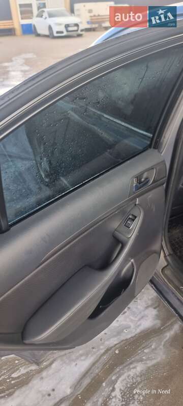 Седан Toyota Avensis 2003 в Одессе