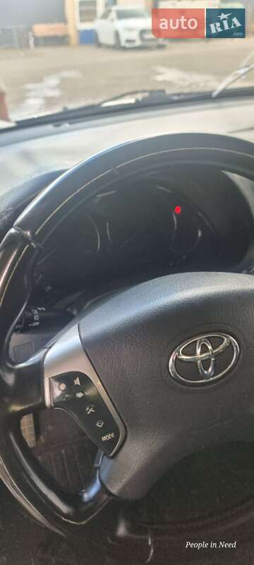 Седан Toyota Avensis 2003 в Одессе