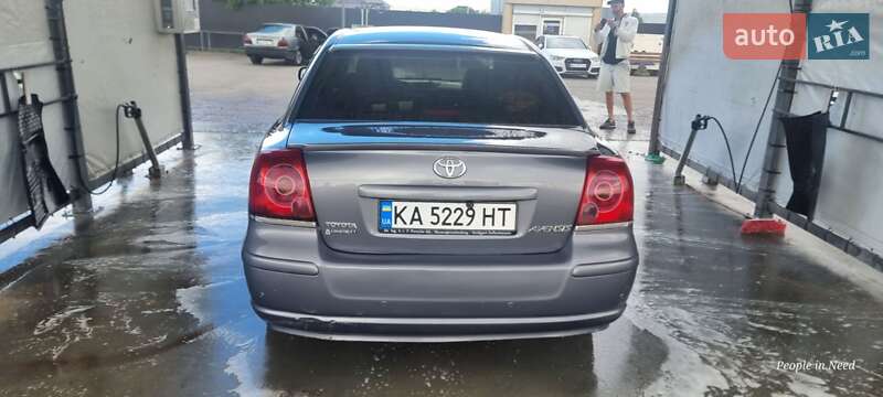 Седан Toyota Avensis 2003 в Одессе