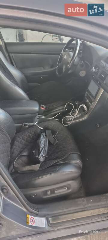 Седан Toyota Avensis 2003 в Одессе