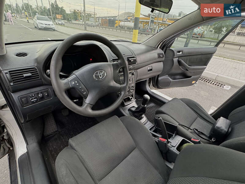 Универсал Toyota Avensis 2003 в Киеве