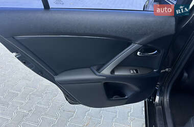 Седан Toyota Avensis 2012 в 