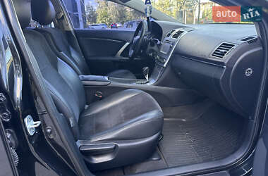 Седан Toyota Avensis 2012 в 