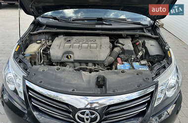 Седан Toyota Avensis 2012 в 