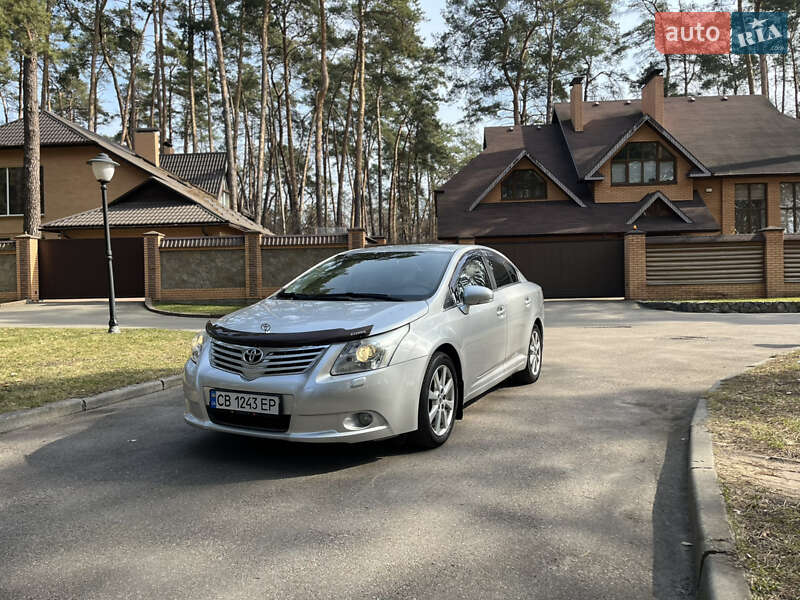 Седан Toyota Avensis 2012 в Чернігові