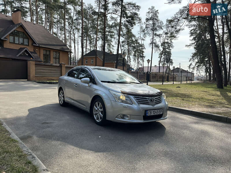 Седан Toyota Avensis 2012 в Чернігові