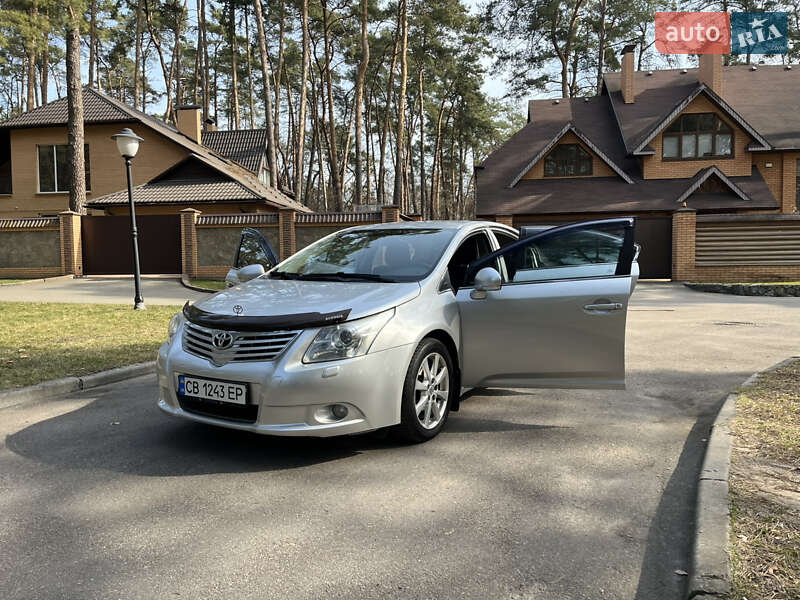 Седан Toyota Avensis 2012 в Чернігові