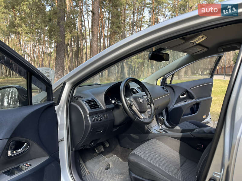 Седан Toyota Avensis 2012 в Чернігові