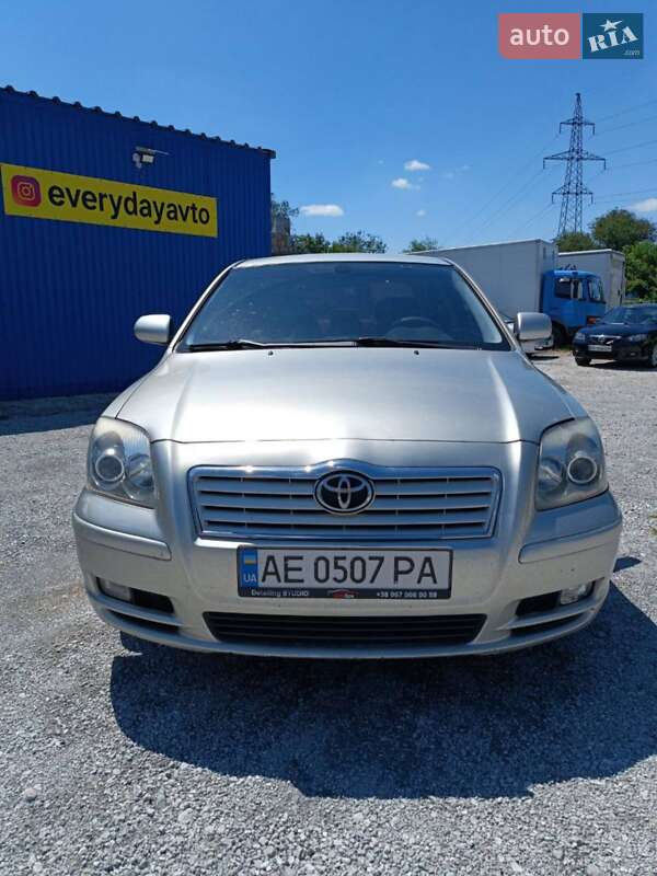 Седан Toyota Avensis 2005 в Кривом Роге