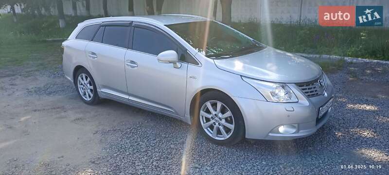 Универсал Toyota Avensis 2011 в Хмельницком