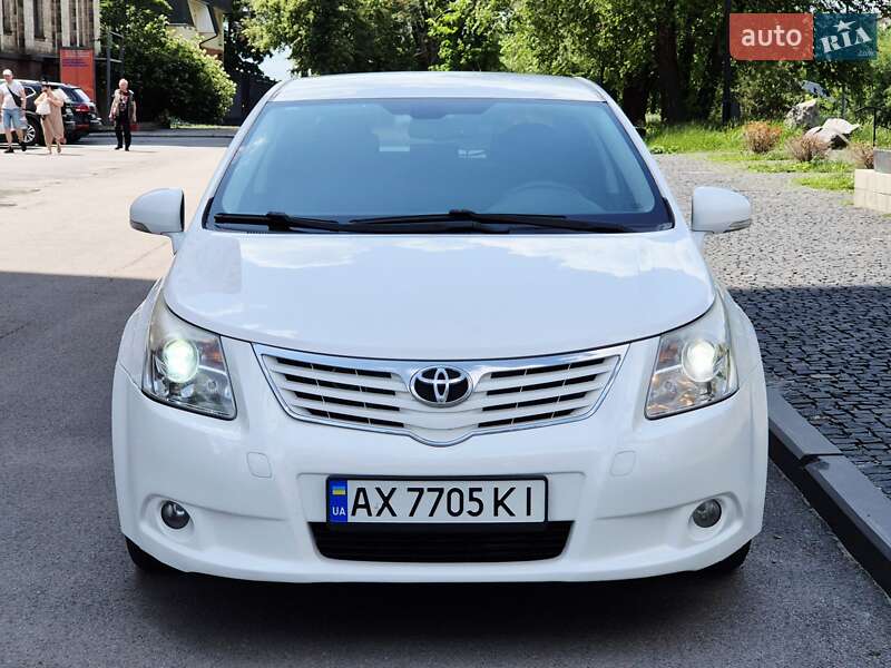 Toyota Avensis 2011
