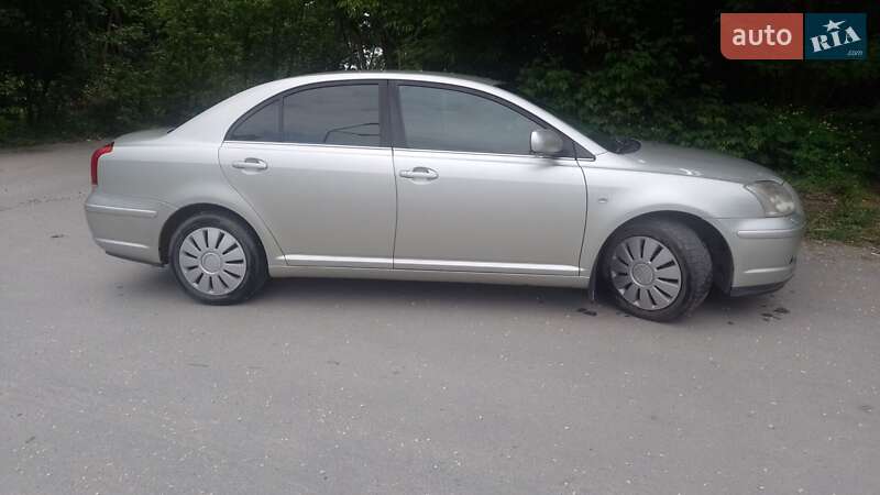 Седан Toyota Avensis 2004 в Бердичеве
