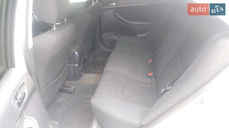Седан Toyota Avensis 2004 в Бердичеве