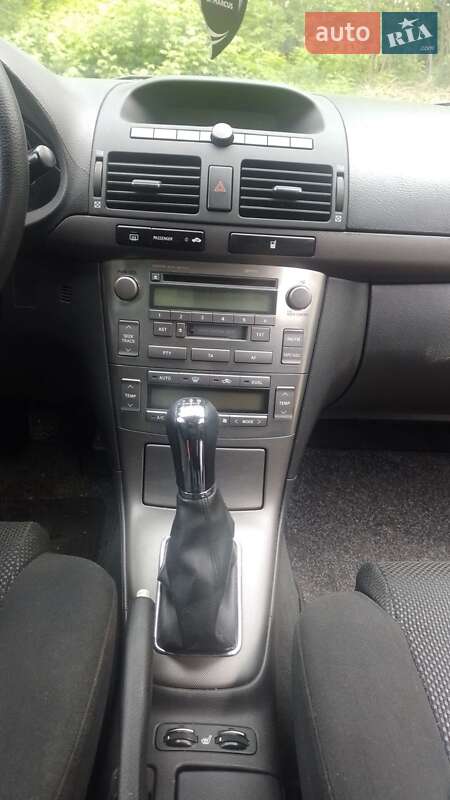 Седан Toyota Avensis 2004 в Бердичеве