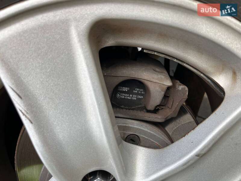 Седан Toyota Avensis 2006 в Львові