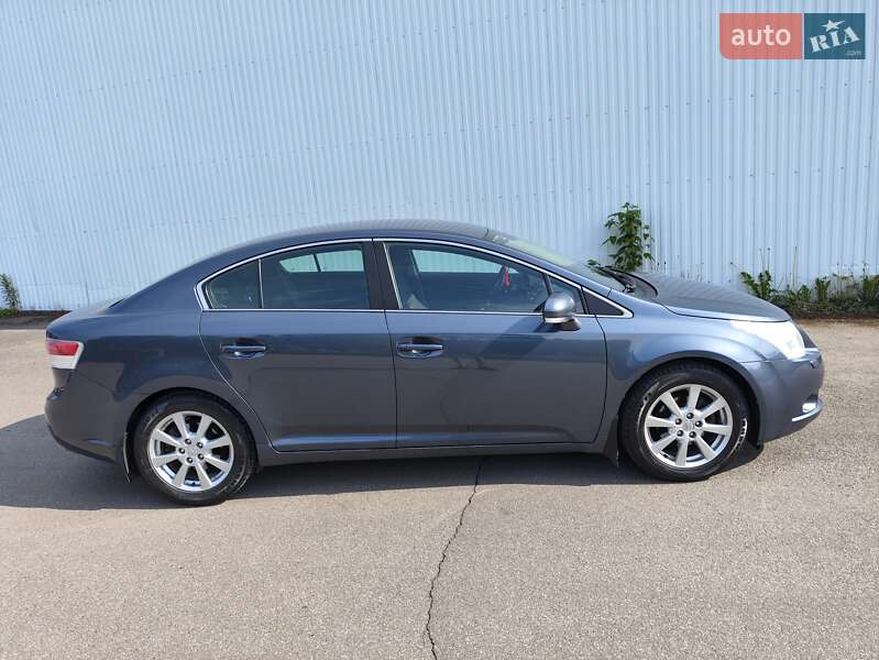 Седан Toyota Avensis 2010 в Нежине