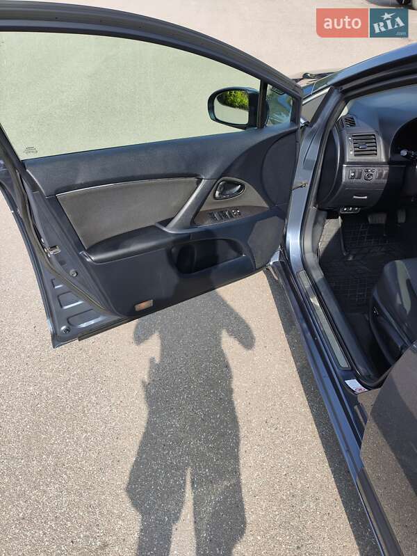 Седан Toyota Avensis 2010 в Нежине