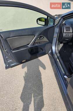 Седан Toyota Avensis 2010 в 