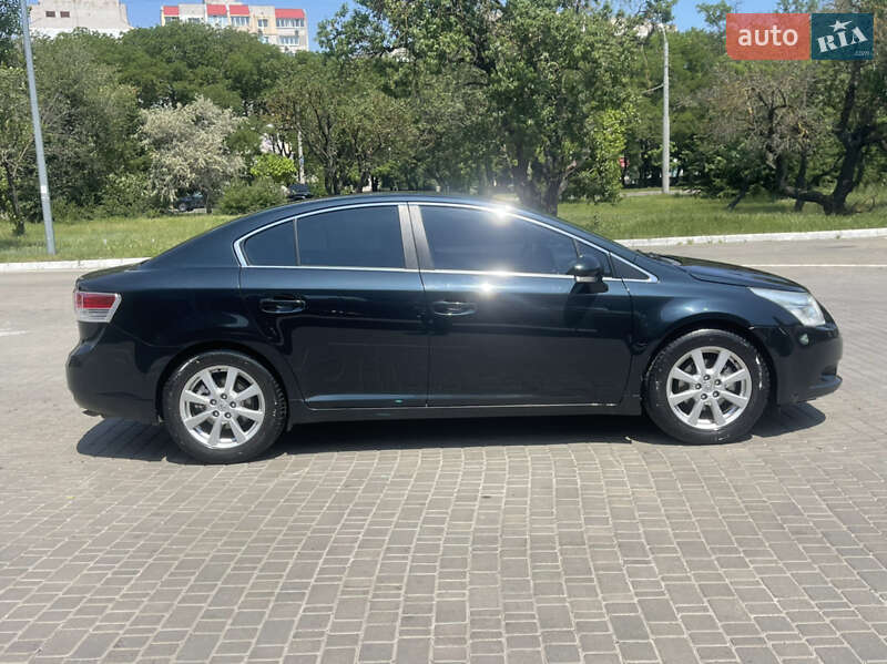 Седан Toyota Avensis 2011 в Одессе