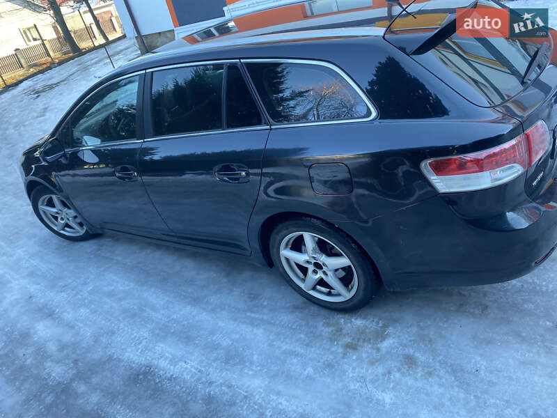 Универсал Toyota Avensis 2010 в Львове