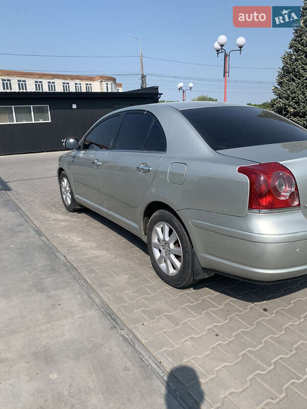Седан Toyota Avensis 2006 в Виннице