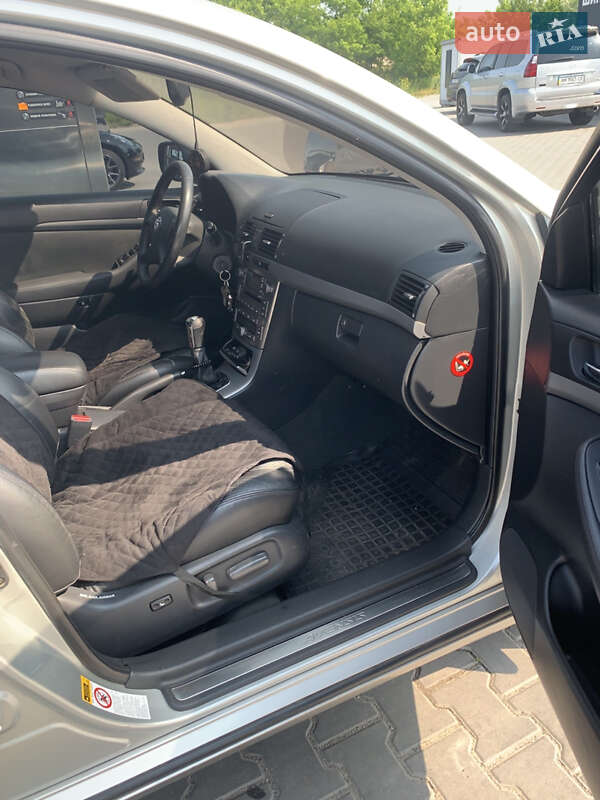 Седан Toyota Avensis 2006 в Виннице