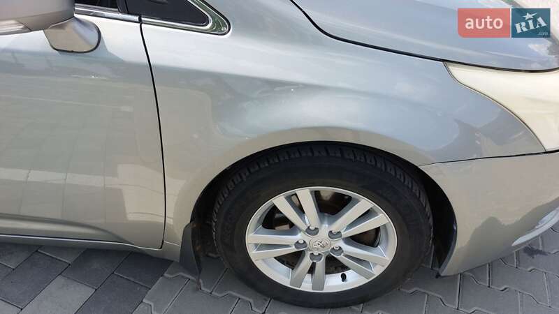 Седан Toyota Avensis 2011 в Виннице