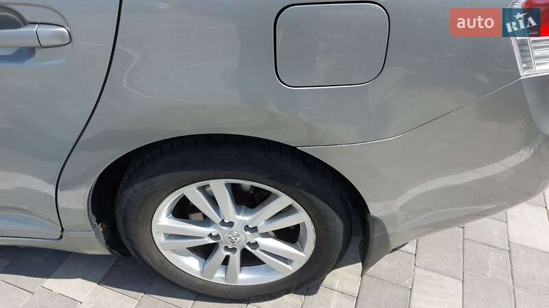 Седан Toyota Avensis 2011 в Виннице