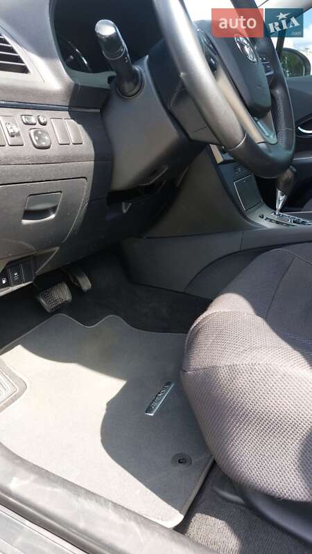 Седан Toyota Avensis 2011 в Виннице