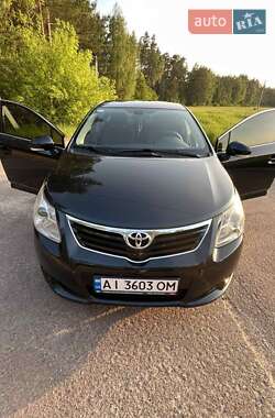 Седан Toyota Avensis 2011 в Корюківці