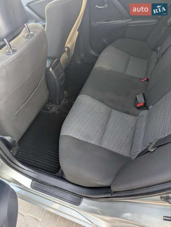 Универсал Toyota Avensis 2011 в Львове