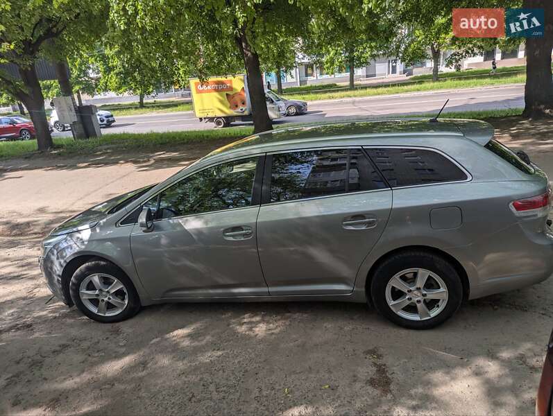 Универсал Toyota Avensis 2011 в Львове