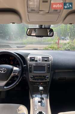 Седан Toyota Avensis 2012 в 
