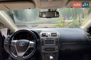 Седан Toyota Avensis 2012 в 