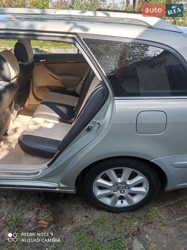 Универсал Toyota Avensis 2004 в Бориславе