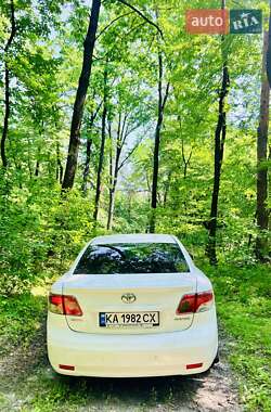 Седан Toyota Avensis 2011 в 