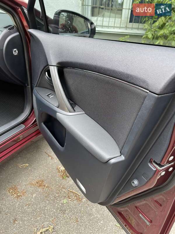 Универсал Toyota Avensis 2012 в Киеве фото 49 Универсал Toyota Avensis 2012 в Киеве