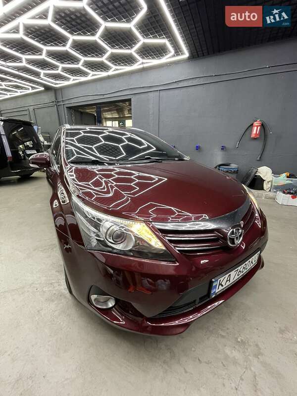 Универсал Toyota Avensis 2012 в Киеве фото 63 Универсал Toyota Avensis 2012 в Киеве