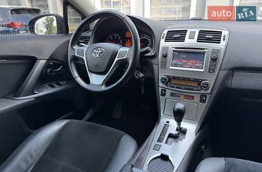 Седан Toyota Avensis 2015 в 