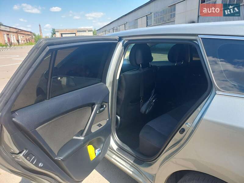 Универсал Toyota Avensis 2010 в Луцке