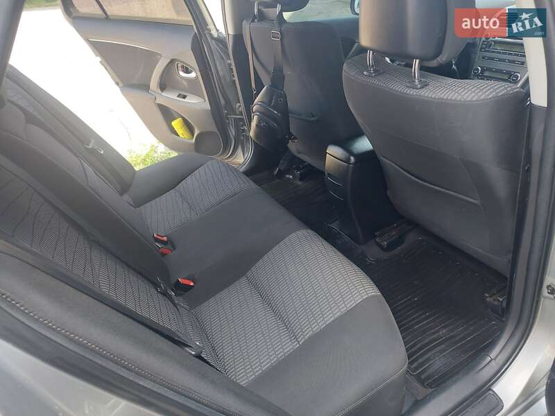 Универсал Toyota Avensis 2010 в Луцке