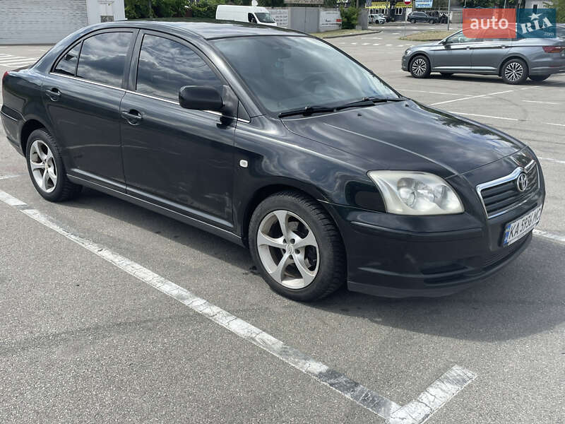 Седан Toyota Avensis 2004 в Киеве