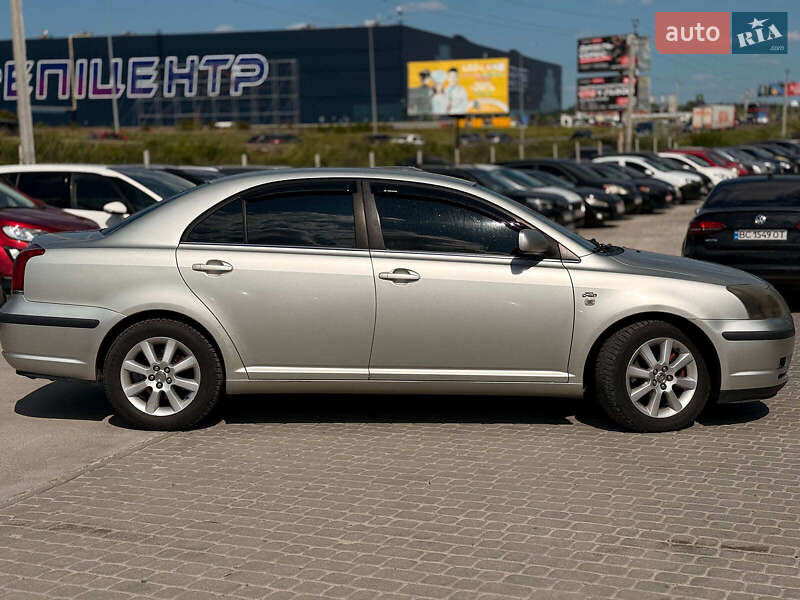 Седан Toyota Avensis 2004 в Львове