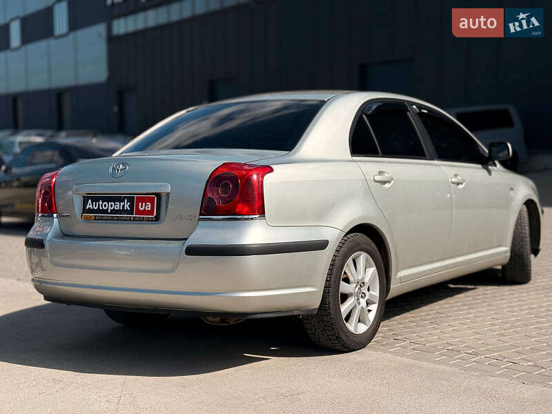 Седан Toyota Avensis 2004 в Львове